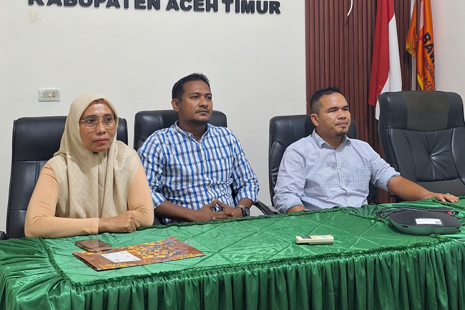 Bawaslu Aceh Timur Ikuti Sosialisasi Debat Penegakan Hukum Pemilu 01