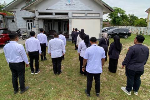 Apel Rutin Jadi Momentum Bawaslu Aceh Timur Perkuat Disiplin dan Profesionalitas 01